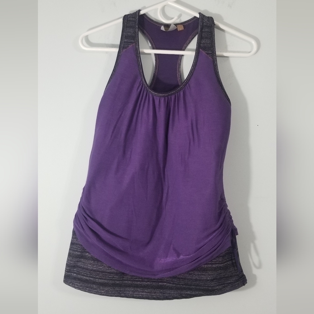 Athleta Layered Workout Tank with Built in Bra. Size Small. EUC.